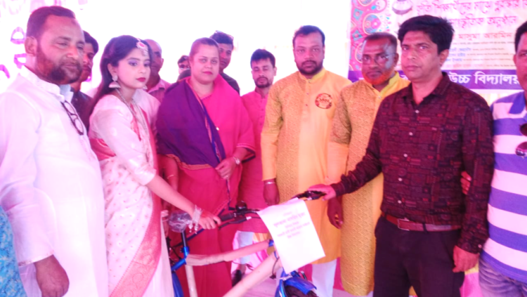 রশিদপুর উচ্চ বিদ্যালয়ে বর্ষবরণ ও কৃতি শিক্ষার্থীদের পুরষ্কার বিতরণী অনুষ্ঠান সম্পন্ন