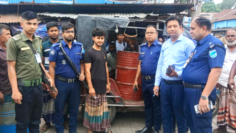 ফরিদপুরের সালথায় ইজিবাইকে অবৈধভাবে পেট্রল পরিবহন: যুবকের ১০ হাজার টাকা জরিমানা