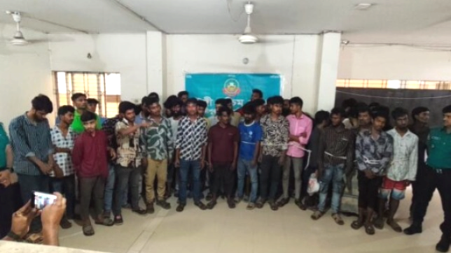 গাজীপুর টঙ্গীতে মাদকবিরোধী বিশেষ অভিযানে আটক ৩০