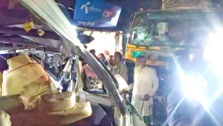 নাগেশ্বরীতে ট্রাক-মাইক্রোবাস সংঘর্ষে শিশুসহ নিহত ৫, আহত ১১