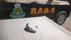 চারঘাটে পরিত্যক্ত অবস্থায় বিদেশী ওয়ান শুটার গান ও গুলি উদ্ধার