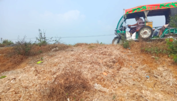 স্বাস্থ্যঝুঁকি,পরিবেশ দূষণ ও দুর্ভোগ সৃষ্টিকারী  হল আবাদ পুকুর মুরগি ব্যবসায়ীরা