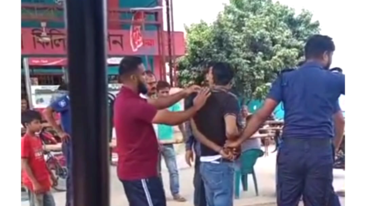 নাগেশ্বরীতে পাম্পে তেল নিতে গিয়ে একাধিক মামলার আসামী রনি আটক