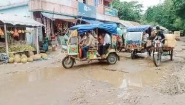 মধ্যনগর সড়কটি ৪ বছর যাবৎ বেহাল দশা, দেখার কেউ নেই।