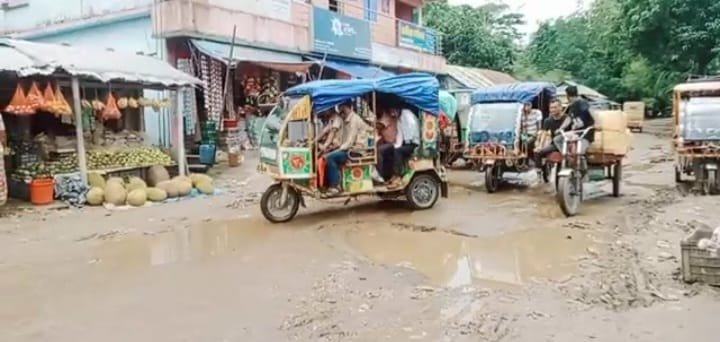 মধ্যনগর সড়কটি ৪ বছর যাবৎ বেহাল দশা, দেখার কেউ নেই।
