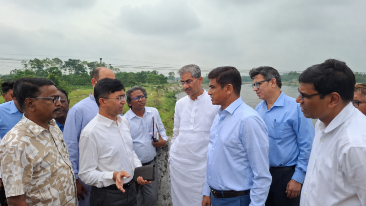 তিস্তা পাড়ের মানুষের সুরক্ষায় স্থায়ী বাঁধ ও ড্রেজিংয়ের ওপর গুরুত্বারোপ – পরিদর্শনে তিন মন্ত্রী