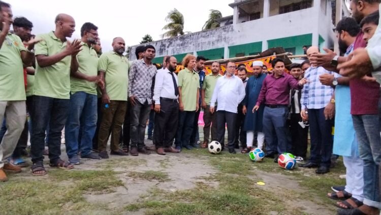 ঝালকাঠি পৌর প্রশাসক ফুটবল টুর্নামেন্টের উদ্বোধনী খেলায় ৯নং ওয়ার্ডের জয়