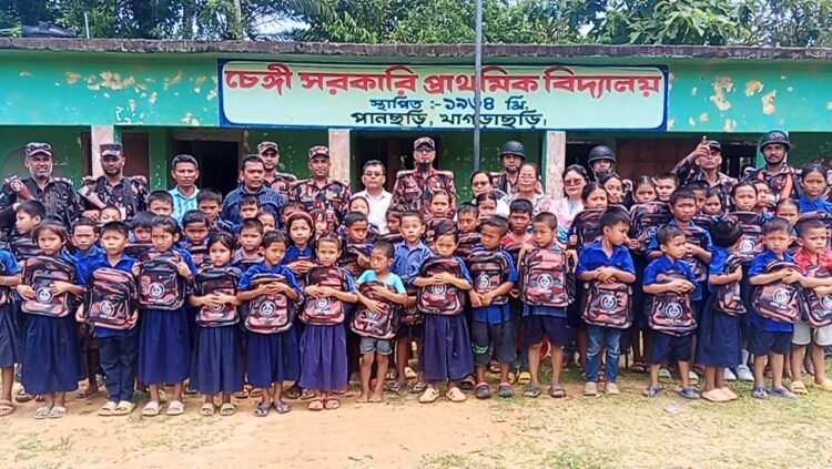পানছড়িতে ৩ বিজিবির উদ্যোগে ৬০ শিক্ষার্থীর মাঝে স্কুল ব্যাগ বিতরণ