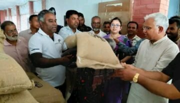 বিরামপুরে দুর্যোগে ক্ষতিগ্রস্ত পরিবারের পাশে সরকার
