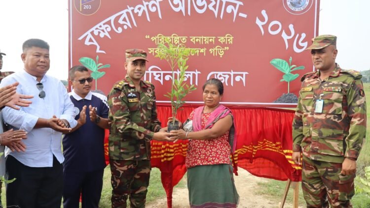দীঘিনালায় সেনাবাহিনীর বৃক্ষরোপণ অভিযান