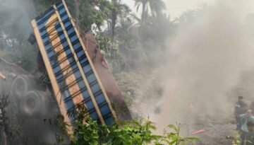 নিয়ন্ত্রণ হারিয়ে চালকসহ নিহত দুই