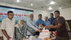 দৌলতপুরে কৃষকদের মাঝে বিনামূল্যে কৃষি উপকরণ বিতরণ