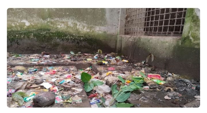 স্বাস্থ্যঝুঁকিতে রায়গঞ্জ উপজেলা স্বাস্থ্য কমপ্লেক্সের রোগীরা