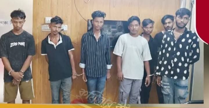 ডাকাতি প্রস্তুতি কালে সাত শীর্ষ সন্ত্রাসীদের আটক করেছে পুলিশ