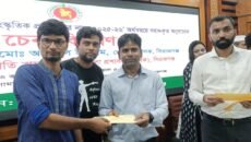 রায়গঞ্জে সরকারি তালিকাভুক্ত সাংস্কৃতিক ব্যক্তিত্ব হিসেবে অনুদানের চেক পেলেন সাংবাদিক কামরুল ইসলাম