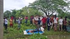 নেত্রকোনায় ঘুমে ট্রেনের দরজা থেকে ছিটকে যুবকের মৃত্যু