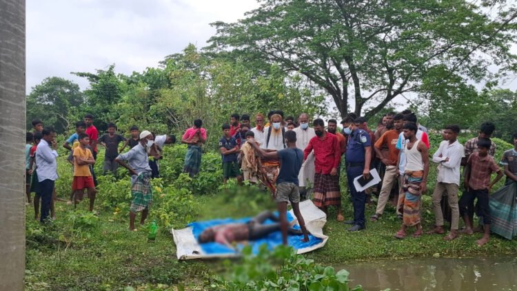 নেত্রকোনায় ঘুমে ট্রেনের দরজা থেকে ছিটকে যুবকের মৃত্যু