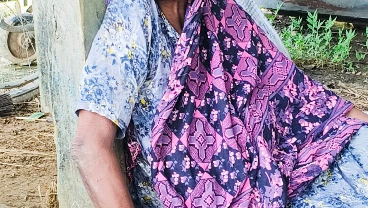 ঘর নেই, খাবার নেই, স্বজনও নেই—জরাজীর্ণ যাত্রীছাউনিতে ৭৫ বছরের অসুস্থ জহুরা