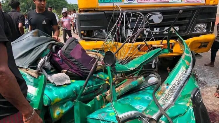 মধুপুরে বাস-ভ্যান সংঘর্ষ: চিকিৎসাধীন অবস্থায় নিহত এক-আহত এক