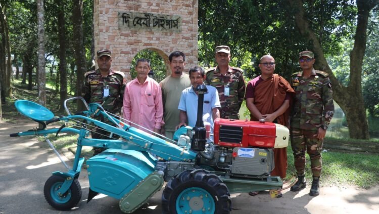 দীঘিনালায় বুদ্ধবিহারে সেনাবাহিনীর উদ্যোগে পাওয়ার টিলার প্রদান